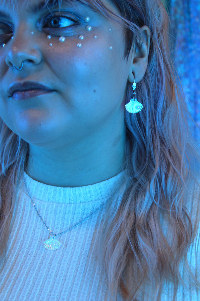 Model wearing Iridescent shell pendant with a faux pearl on a stainless steel chain