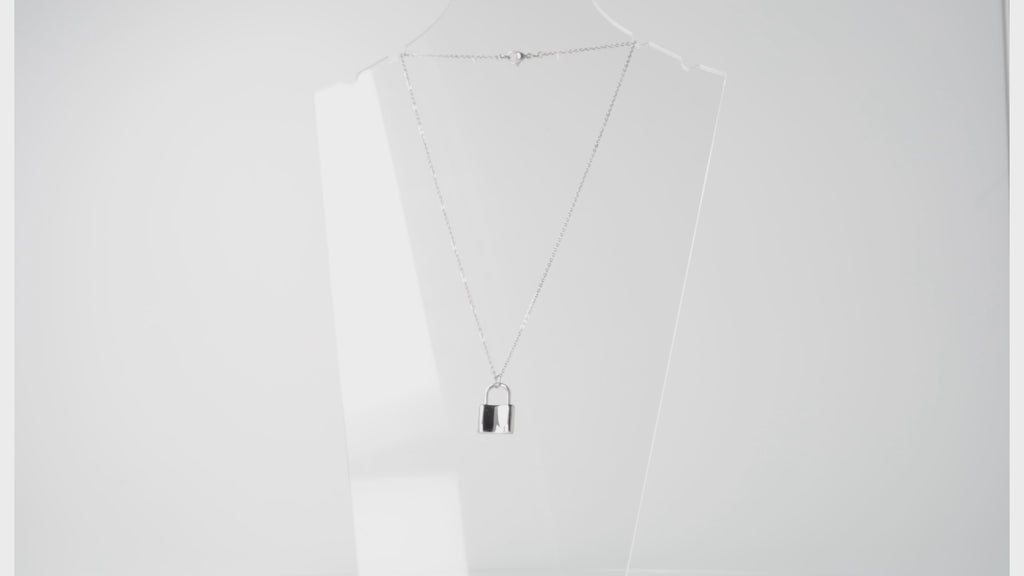 360 view of Stainless steel chain with a padlock pendant