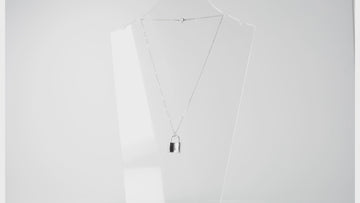 360 view of Stainless steel chain with a padlock pendant